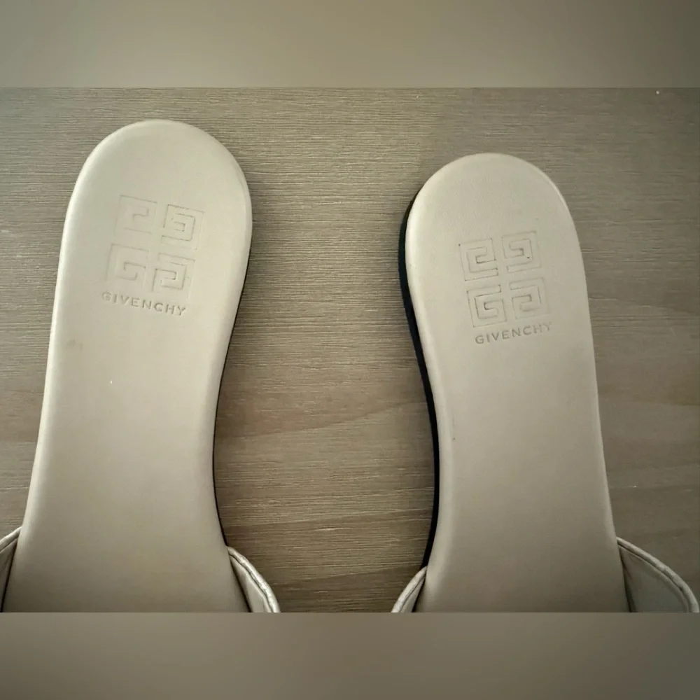 Givenchy Neutral Beige Embossed Logo Slide Sandals - Picture 3 of 9